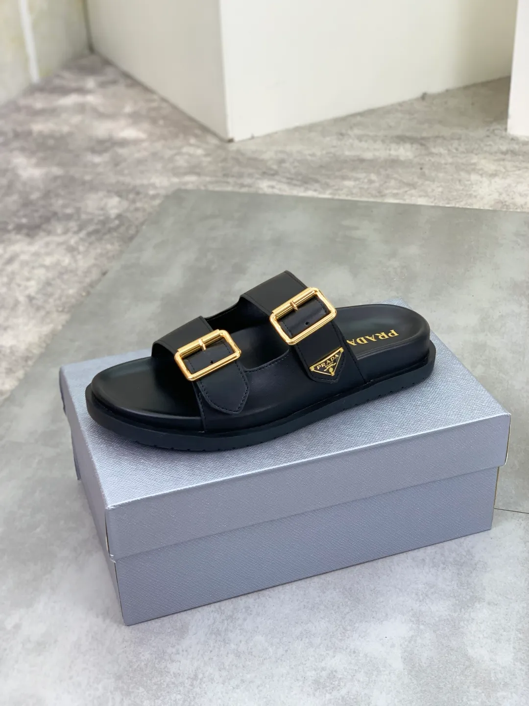 Men's shoes 💰P340💰【New style】🎁🎁🎁 PRADA Prada's new casual slippers, original official website, perfect workmanship, transmitting a kind of noble luxury, sublimating its definition of luxury in Prada's high-end extraordinary craftsmanship. Original combination outsole, code number: 38-44 (45 customized) Multiple colors 🉑️ to choose from